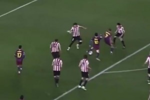 這個(gè)球員怎么往人堆里帶？因?yàn)樗敲肺鳎?></span>
                                            <i class=