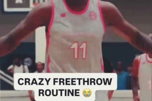 整一大頓最后還沒(méi)進(jìn)！這位球員的罰球前腰有點(diǎn)長(zhǎng)~