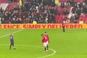 沒能贏下比賽！終場(chǎng)哨響后，B費(fèi)非常憤怒