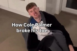 這也太搞了！網(wǎng)友演示帕爾默如何弄傷他的腳趾頭！
