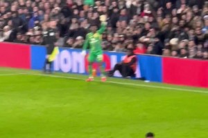 當年的球迷實拍奧納納”指導“B費踢任意球