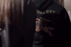 佩德里談戀愛(ài)了？和費(fèi)蘭一起帶著女伴拜訪朋友