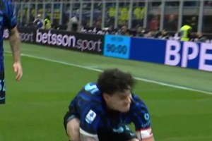 貌似護(hù)住了球又好像沒護(hù)?。∶滋m：為這支球隊(duì)，他付出了太多