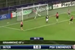 當(dāng)年伊布國米時(shí)期這記回頭望月充分展現(xiàn)了他的身體協(xié)調(diào)性