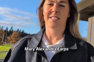 大家穿搭都很樸素啊！叫英格蘭女足球員們中間名的反應(yīng)！