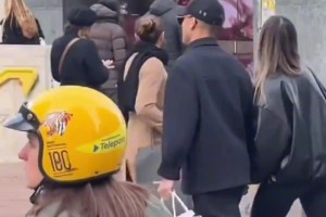 愛(ài)老婆~勞塔羅在場(chǎng)上是國(guó)米隊(duì)長(zhǎng)，在場(chǎng)下是妻子的拎包小弟