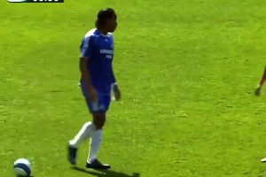 當年切爾西v曼聯(lián)這一幕太經(jīng)典，德羅巴、魯尼，還有替補上場C羅