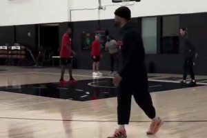 利拉德近期的訓(xùn)練視頻，狀態(tài)看起來不錯！