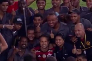 足球的魅力！弗拉門戈球員邀請清潔工一起慶祝奪冠